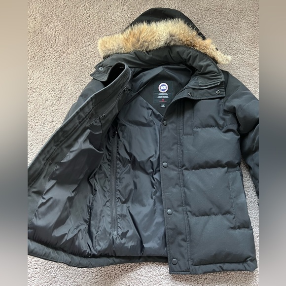 Canada Goose Eakin Parka - Picture 2 of 6